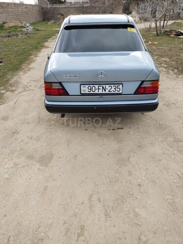 Mercedes E 250 1988, 325,423 km - 2.5 l - Bakı