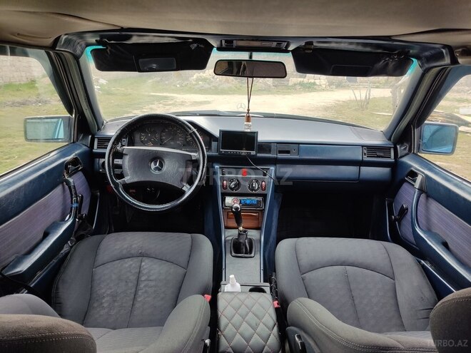 Mercedes E 250 1988, 325,423 km - 2.5 l - Bakı
