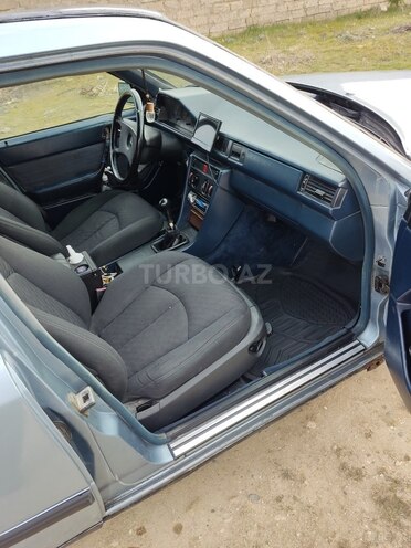 Mercedes E 250 1988, 325,423 km - 2.5 l - Bakı