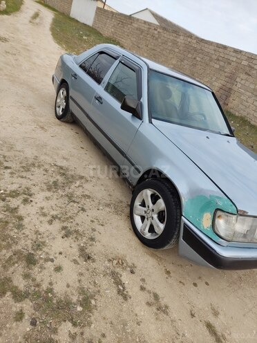 Mercedes E 250 1988, 325,423 km - 2.5 l - Bakı
