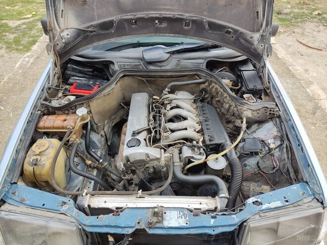 Mercedes E 250 1988, 325,423 km - 2.5 l - Bakı