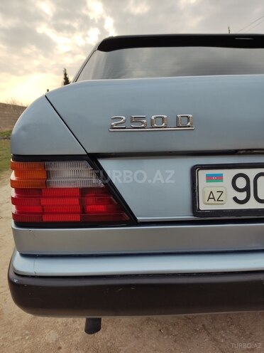Mercedes E 250 1988, 325,423 km - 2.5 l - Bakı