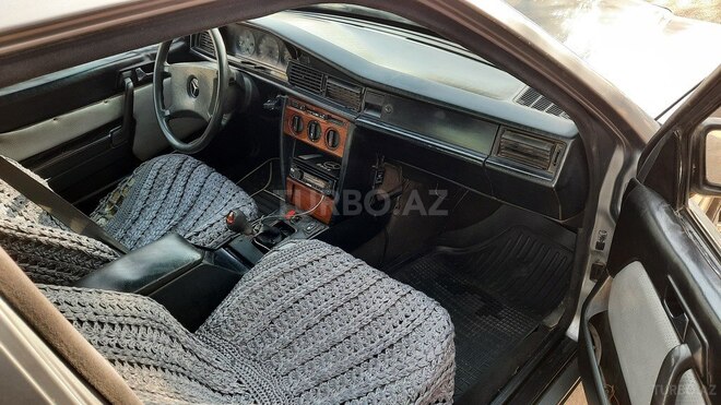 Mercedes 190 1990, 150,000 km - 2.0 л - Yevlax