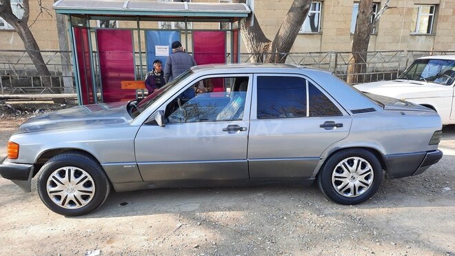 Mercedes 190 1990, 150,000 km - 2.0 л - Yevlax