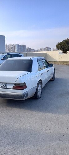Mercedes E 220 1992, 357,140 km - 2.2 l - Bakı