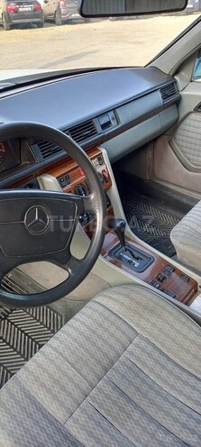Mercedes E 220 1992, 357,140 km - 2.2 l - Bakı