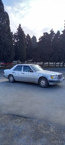 Mercedes E 220 1992, 357,140 km - 2.2 l - Bakı