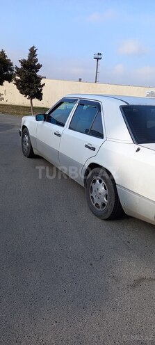 Mercedes E 220 1992, 357,140 km - 2.2 l - Bakı