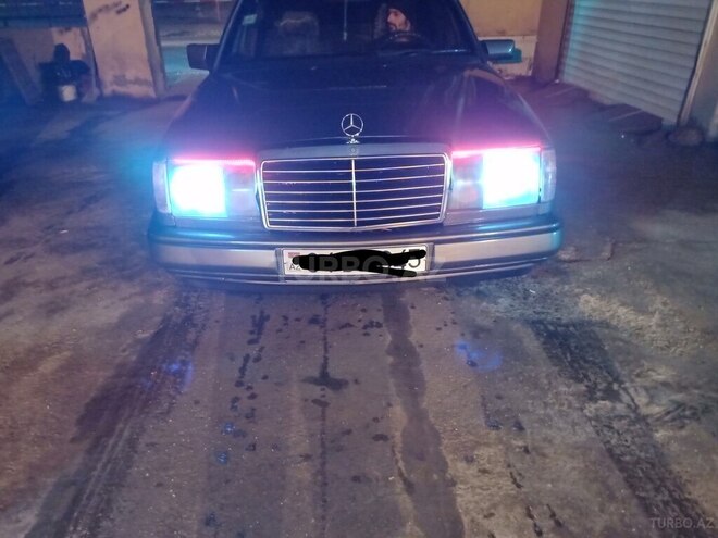 Mercedes E 250 1993, 352,624 km - 2.5 l - Bakı