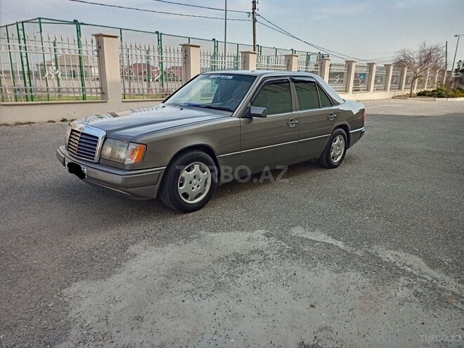 Mercedes E 250 1993, 352,624 km - 2.5 l - Bakı