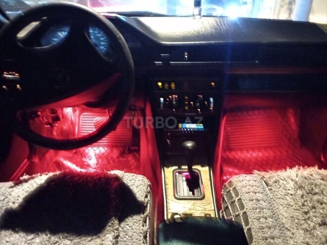 Mercedes E 250 1993, 352,624 km - 2.5 l - Bakı