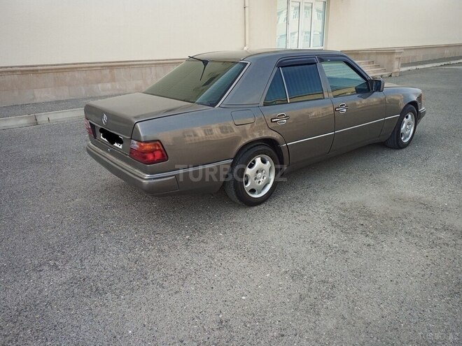 Mercedes E 250 1993, 352,624 km - 2.5 l - Bakı