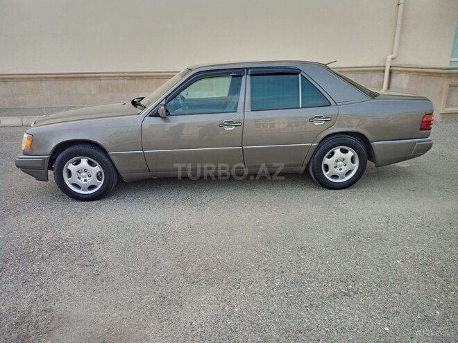 Mercedes E 250 1993, 352,624 km - 2.5 l - Bakı