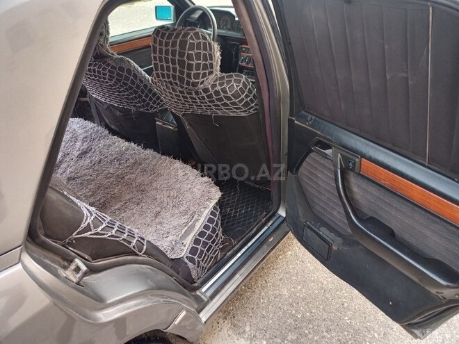 Mercedes E 250 1993, 352,624 km - 2.5 l - Bakı