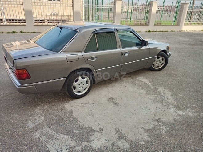 Mercedes E 250 1993, 352,624 km - 2.5 l - Bakı