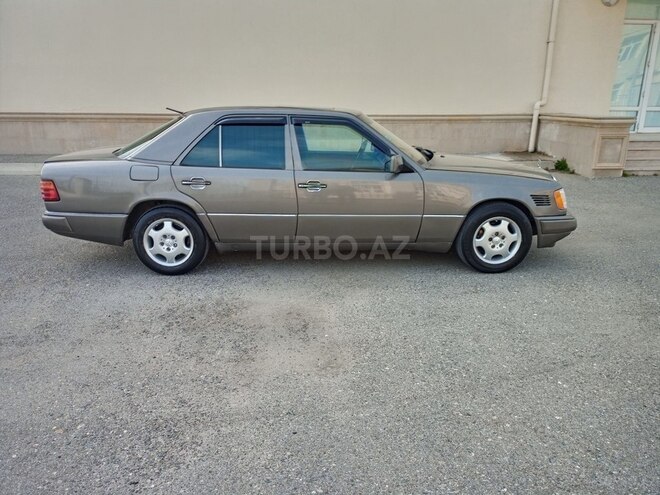 Mercedes E 250 1993, 352,624 km - 2.5 l - Bakı
