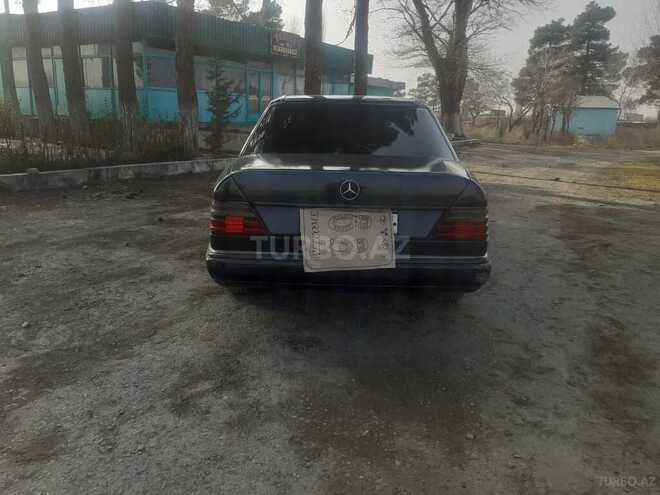 Mercedes C 250 1989, 525,252 km - 2.5 l - Yevlax