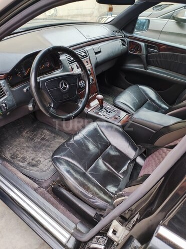 Mercedes E 320 1998, 275,000 km - 3.2 l - Bakı
