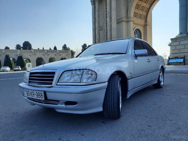 Mercedes C 220 1999, 322,000 km - 2.2 l - Bakı
