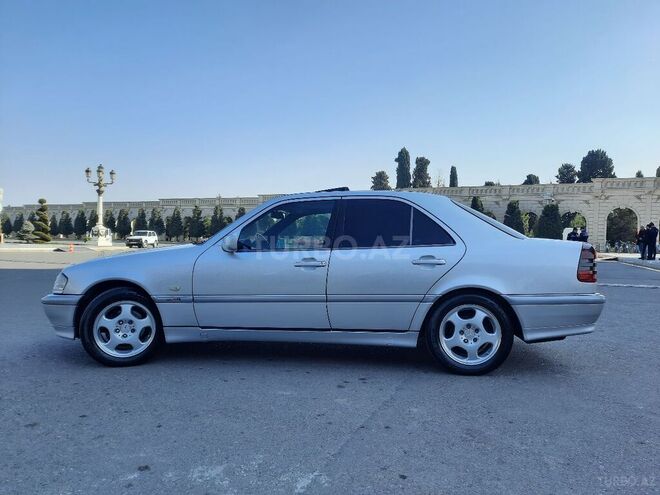 Mercedes C 220 1999, 322,000 km - 2.2 l - Bakı