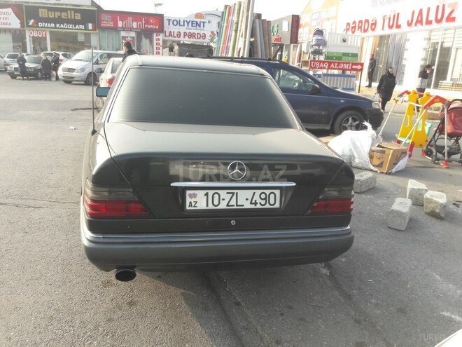 Mercedes E 220 1994, 245,000 km - 2.2 l - Bakı