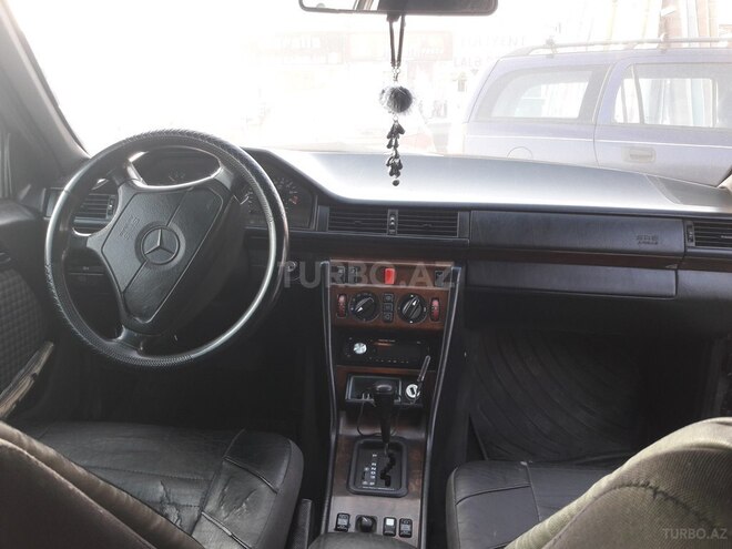 Mercedes E 220 1994, 245,000 km - 2.2 l - Bakı