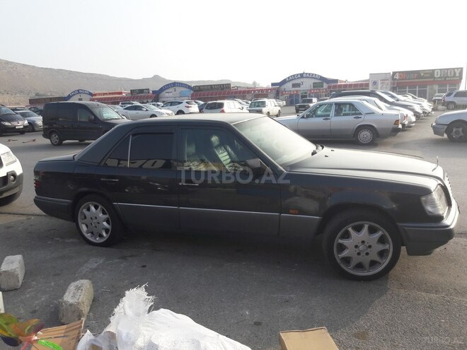 Mercedes E 220 1994, 245,000 km - 2.2 l - Bakı