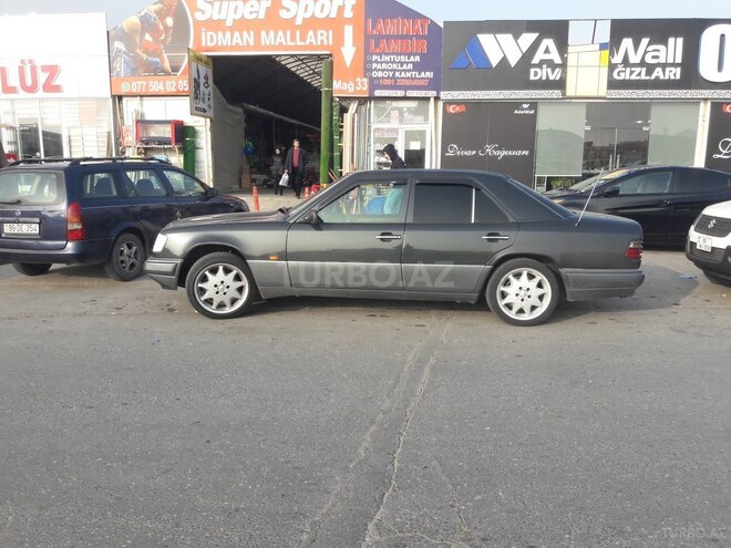 Mercedes E 220 1994, 245,000 km - 2.2 l - Bakı