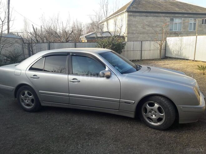 Mercedes E 320 2001, 402,389 km - 3.2 l - Balakən