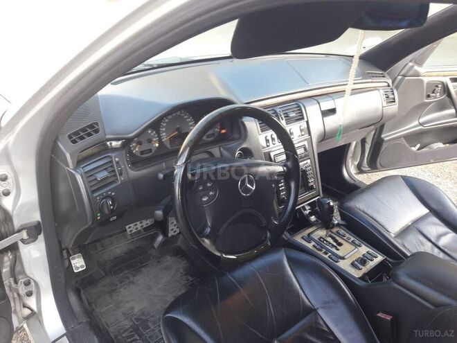 Mercedes E 320 2001, 402,389 km - 3.2 l - Balakən
