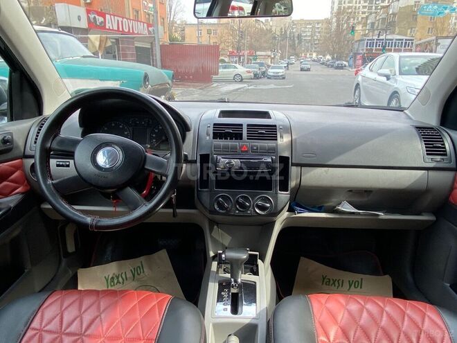 Volkswagen Polo 2004, 215,000 km - 1.4 l - Bakı