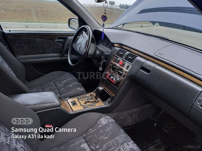 Mercedes E 240 1999, 298,000 km - 2.4 l - Bakı