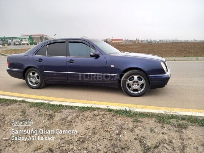 Mercedes E 240 1999, 298,000 km - 2.4 l - Bakı