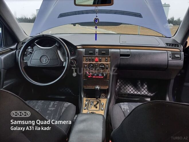 Mercedes E 240 1999, 298,000 km - 2.4 l - Bakı