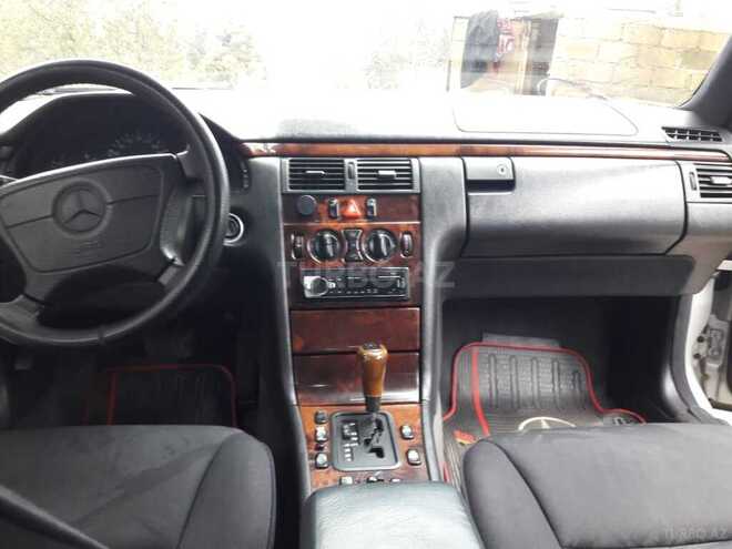 Mercedes E 240 1998, 218,000 km - 2.4 л - Tovuz