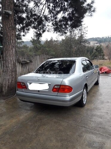 Mercedes E 240 1998, 218,000 km - 2.4 л - Tovuz