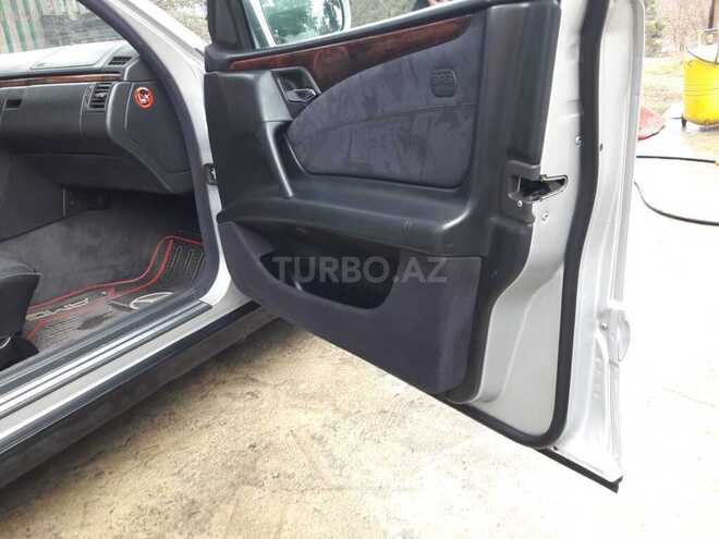 Mercedes E 240 1998, 218,000 km - 2.4 л - Tovuz