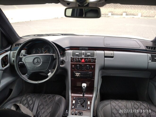 Mercedes E 280 1997, 460,000 km - 2.8 l - Sumqayıt