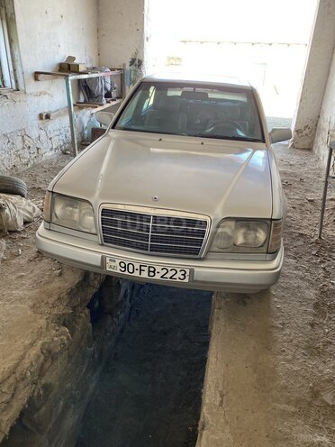 Mercedes E 230 1993, 716,038 km - 2.3 l - Füzuli
