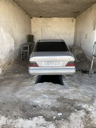 Mercedes E 230 1993, 716,038 km - 2.3 l - Füzuli