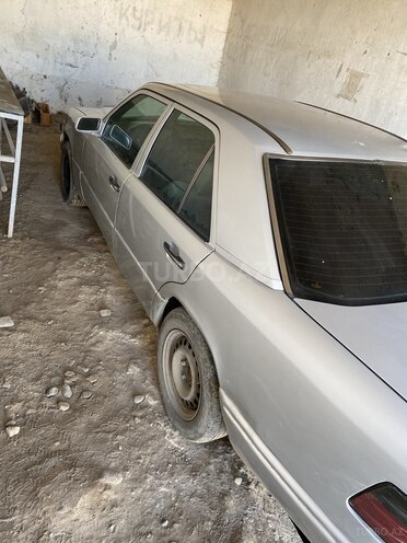 Mercedes E 230 1993, 716,038 km - 2.3 l - Füzuli