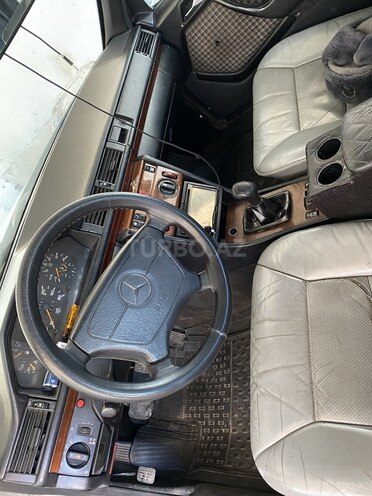 Mercedes E 230 1993, 716,038 km - 2.3 l - Füzuli