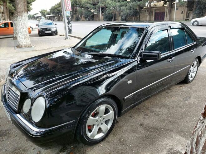 Mercedes E 240 1999, 315,000 km - 2.4 л - Bakı