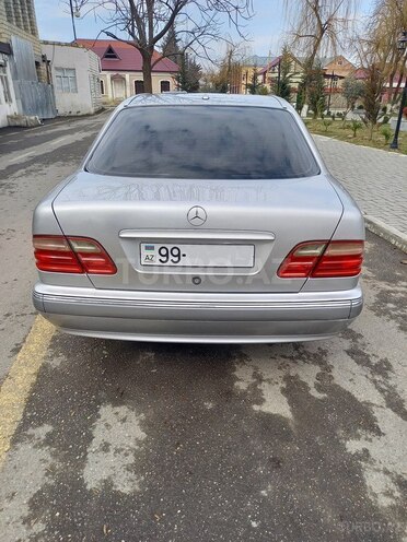 Mercedes E 280 2000, 325,000 km - 2.8 l - Quba