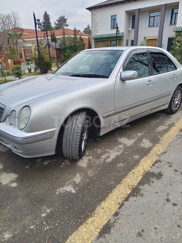 Mercedes E 280 2000, 325,000 km - 2.8 l - Quba