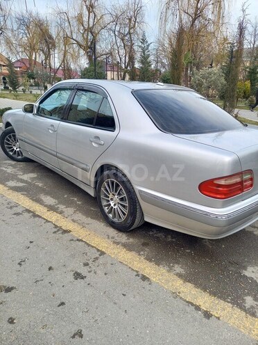 Mercedes E 280 2000, 325,000 km - 2.8 l - Quba