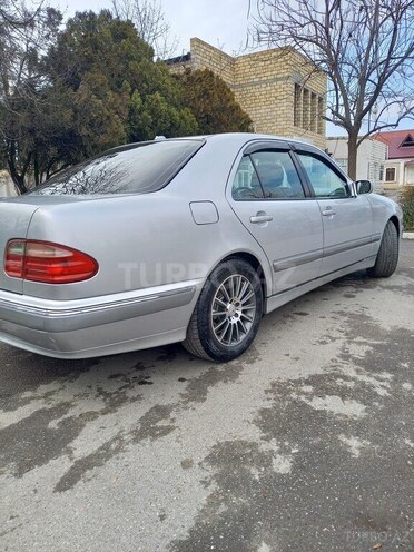 Mercedes E 280 2000, 325,000 km - 2.8 l - Quba