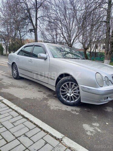 Mercedes E 280 2000, 325,000 km - 2.8 l - Quba