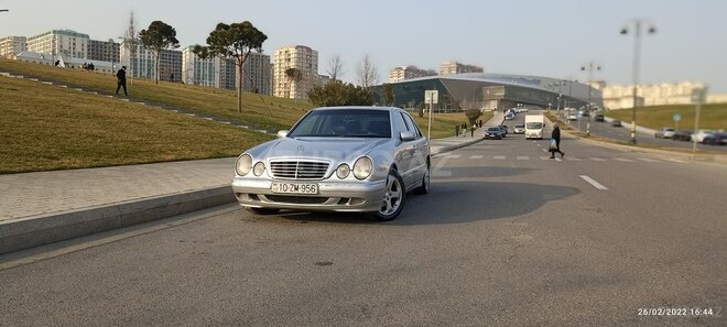 Mercedes E 200 2000, 379,300 km - 2.0 l - Bakı