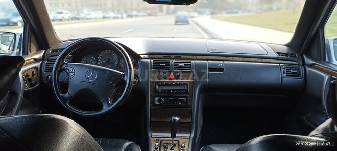 Mercedes E 200 2000, 379,300 km - 2.0 l - Bakı